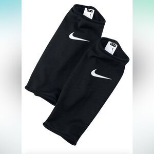 Nike Guard Lock Sleeve Black size Small NWT in‎ packaging